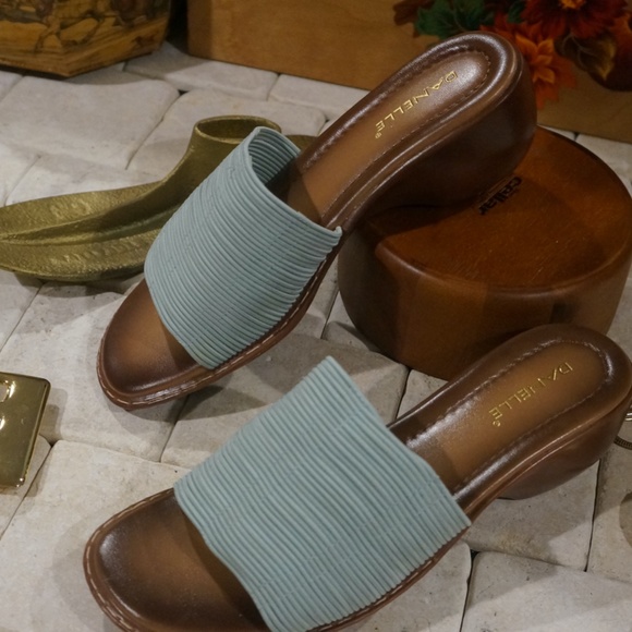 Danelle Sandals Slip-Ons - Picture 2 of 4